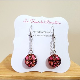 Boucles d'oreilles fantaisie décor vitrail tons rose ronde sur chaîne argent Artisanat d'Art