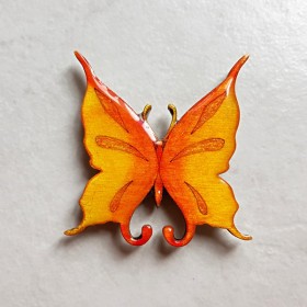 Magnet de collection papillon jaune orangé dégradé en bois, couleurs profondes aspect émail
