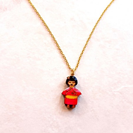 Collier fantaisie femme poupée japonaise et fine chaîne dorée