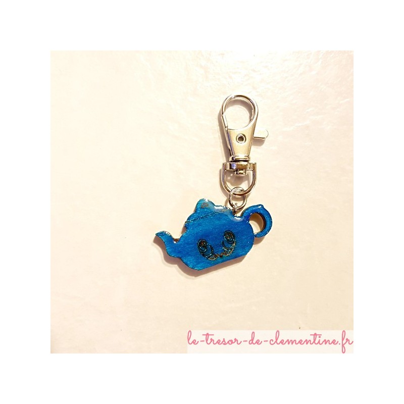Porte-clefs original forme théière bleue décor fait main avec mousqueton cadeau utile