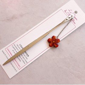 Ouvre-lettre Marque-page Coupe-papier décor fleur tons feu, décor métal couleur argent
cadeau utile