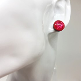 Puce ou bouton d'oreille rouge pailleté effet métal 12 mm fait main
très léger