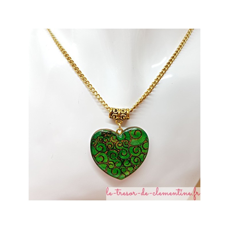 Collier femme pendentif forme coeur décor baroque vert et or fait main