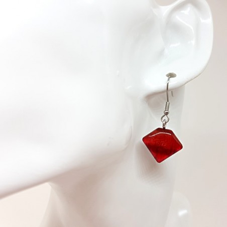 Pendants d'oreille forme petit berlingot rouges et argent monture inox