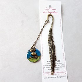 Marque-page chouette métal sur décor turquoise et doré un cadeau utile, avec décor plume métal bronze