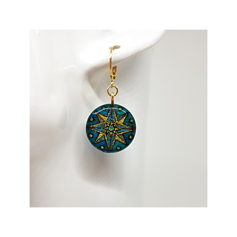 Boucles d'oreilles rose des vents turquoise et or sur dormeuse couleur dorée fait main signées au dos Boucles d'oreilles rose des vents turquoise et or sur dormeuse couleur dorée fait main signées au dos