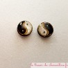 Puce ou bouton d'oreille yin yang blanc noir et or pailleté 12 mm bijou artisanal fait main