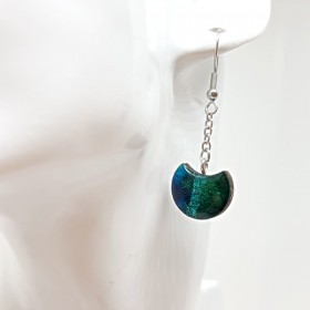 Boucles d'oreilles pendantes sur chaîne forme Croissant de Lune turquoise et pailleté