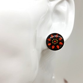 Bouton ou puce d'oreille fantaisie femme ronde décor soleil noir rouge et or, diamètre 15 mm personnalisable sur demande