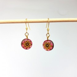 Boucles d'oreilles délicates décor rose des vents rose et or, monture couleur dorée fait main