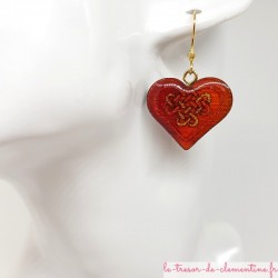 Boucle d'oreille artisanale coeur celtique rouge et or monture dorée bijou très léger et confortable à porter