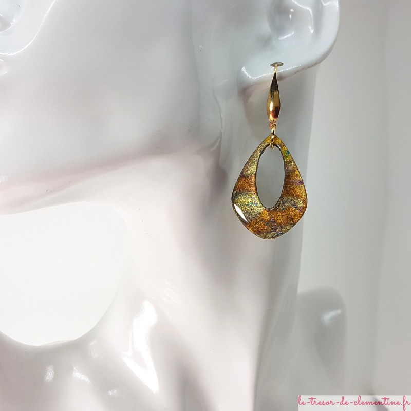 Boucle d'oreille pendante dorée, très chic, ovale, oblongue, pailleté or, décor fait main, très légère
