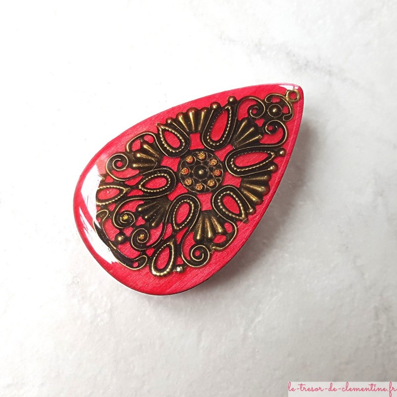 Broche originale de forme goutte de style inca rose fushia et bronze au bel aspect émail