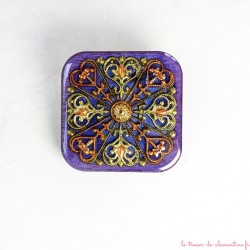 Broche artisanale style baroque ou médiéval losange violet