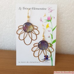 Boucle d'oreille artisanale fleur doré au fil cercle violet peint à la main upcycling bijou léger, monture acier inoxydable.