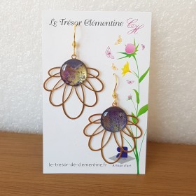 Boucle d'oreille artisanale fleur doré au fil cercle violet peint à la main upcycling bijou léger, monture acier inoxydable.