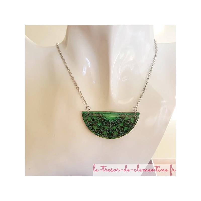 collier artisanal pendentif baroque vert