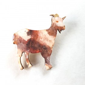Broche artisanale représentant une chèvre brune et blanche chinée, fait main, fermeture de sécurité