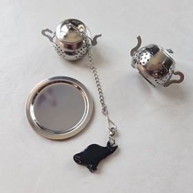 Boule à thé ou tisane forme théière en acier inoxydable avec un décor personnalisé d'un chat noir