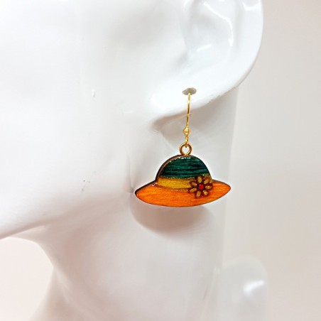 Boucle d'oreille fantaisie femme petit chapeau orangé et vert taille moyenne