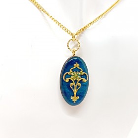 Collier pour femme chic turquoise décor volutes baroque or chaîne dorée inoxydable