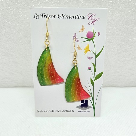 Boucle d'oreille artisanale voile de bateau multicolore, vert et doré