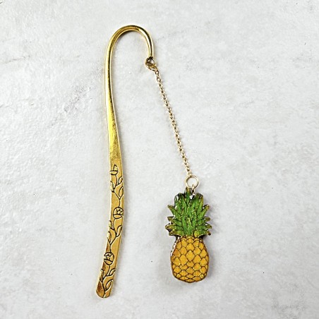 Marque page avec ananas jaune et vert pailleté avec son décor métal doré cadeau utile