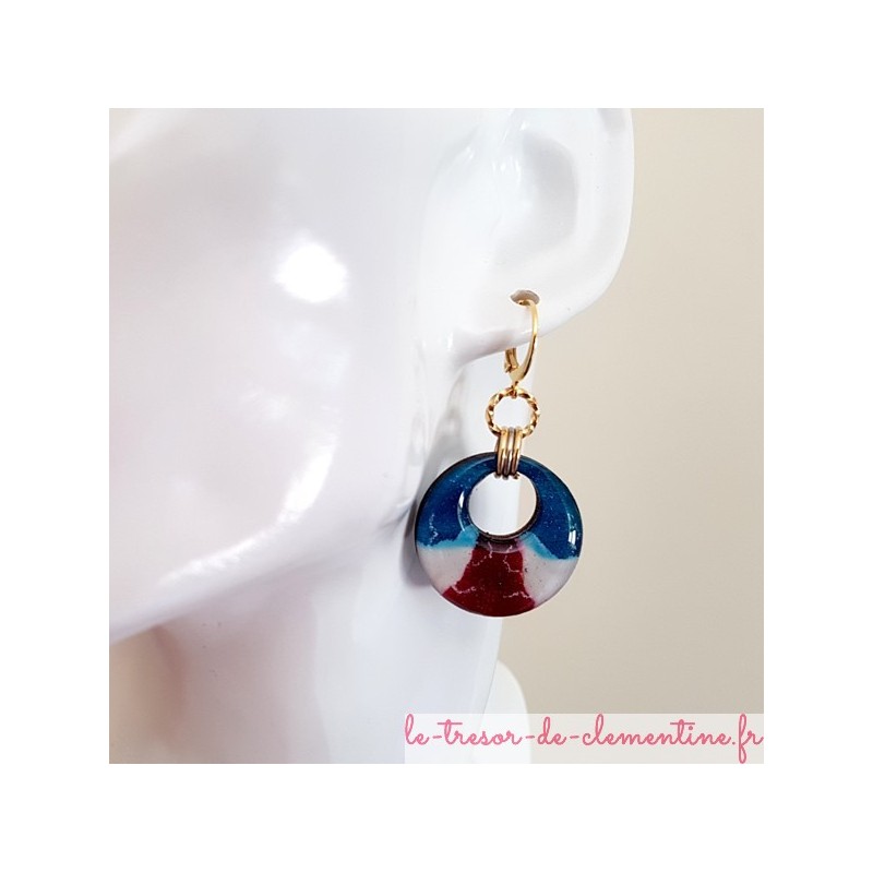 Boucle d'oreille dormeuse très chic bleu, blanc rouge marbré