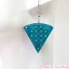 Boucle d'oreille fantaisie femme éventail décor graphique en damier turquoise et pailleté, légères et confortables à porter