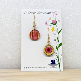 boucles d'oreille fantaisie et originale vert anis et rose  dissociée,