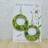 Boucle d'oreille grande créole sur dormeuse acidulée vert, orangé et blanc