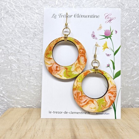 Grande Paire de Boucles d'oreilles type créole pendante tons acidulés orange blanc et anis