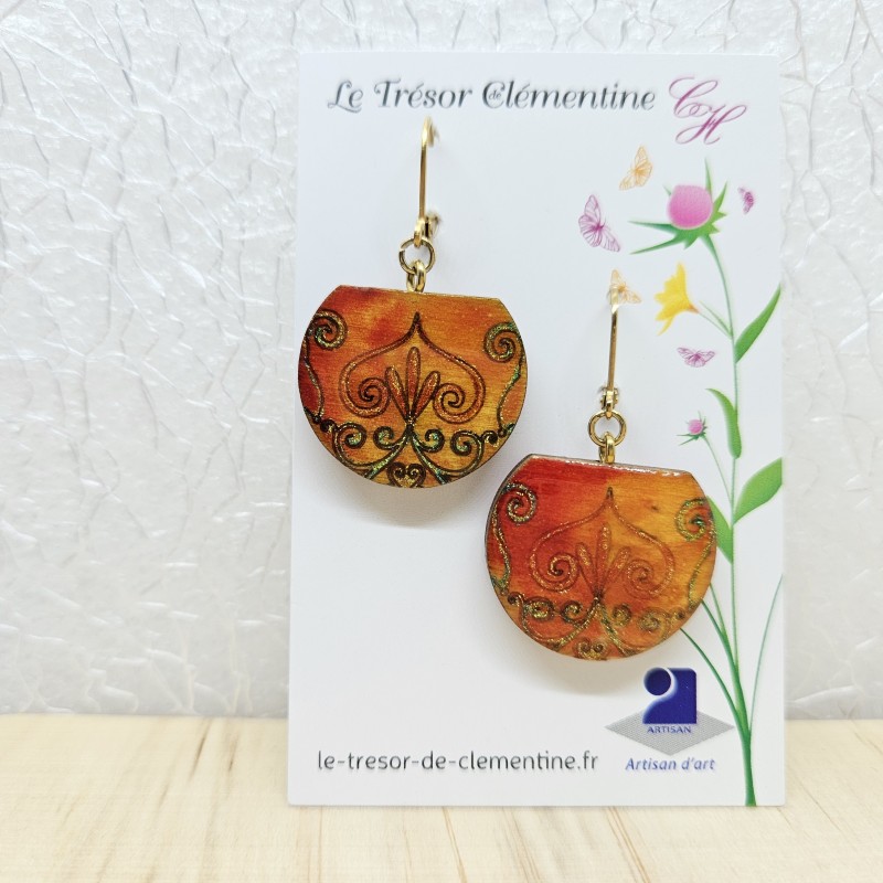 Boucle d'oreille artisanale style médiéval et baroque orange ton feu sur dormeuse inox doré très légères Boucle d'oreille artisanale style médiéval et baroque orange ton feu sur dormeuse inox doré très légères