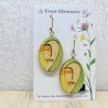 Boucle d'oreille fantaisie visage femme, ovale  tons doux amande  jaune orangé, dormeuse dorée fait main les Féminines