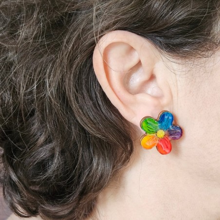 Bouton d'oreille forme fleur multicolore boucle d'oreille artisanale fait main habille bien le visage