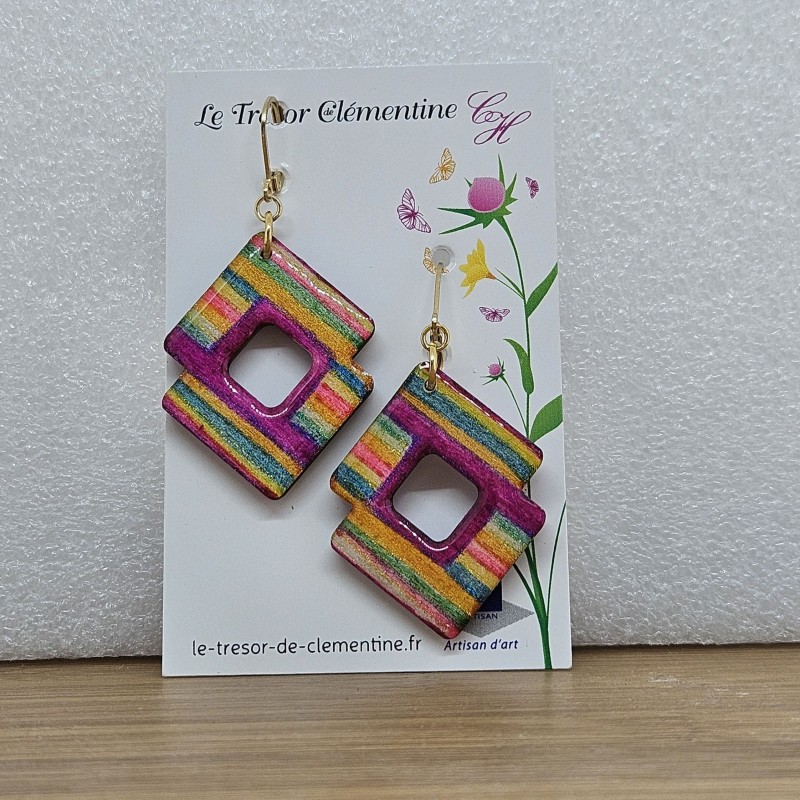 Boucle d'oreille fantaisie collection acidulée et chic, fushia et multicolore losange évidé sur dormeuse dorée