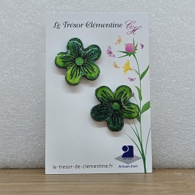 Bouton d'oreille forme fleur ton vert boucle d'oreille fantaisie fait main vert