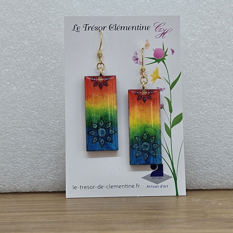 Boucle d'oreille fantaisie femme décor soleil multicolore rectangulaire monture dorée fait main légère