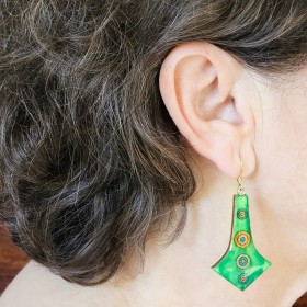 Grande Boucle d'oreille fantaisie élancée asymétrique chic vert dorée