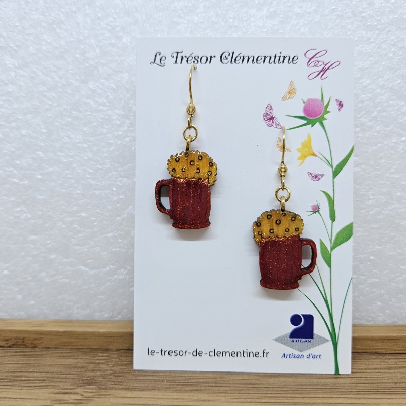 Boucle d'oreille artisanale décor chope de bière rouge et dorée monture acier inoxydable