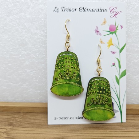 Boucles d'oreille fantaisie forme dé à coudre, couleur violet et doré fait main