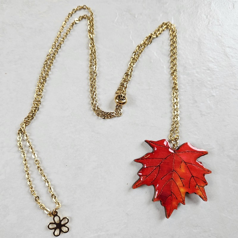 Collier artisanal sautoir grande  feuille d'érable femme mordorée chaîne réglable