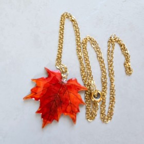 Collier artisanal sautoir grande  feuille d'érable femme mordorée chaîne réglable