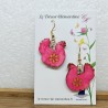 Boucles d'oreille fantaisie poule rose fushia fleur et pailleté fait main