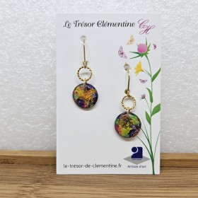 Petite boucle d'oreille fantaisie fond fleuri dormeuse anneau torsadé dorée upcycling