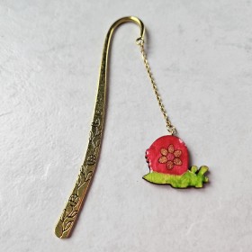 Marque page avec escargot fushia et vert anis décor métal doré