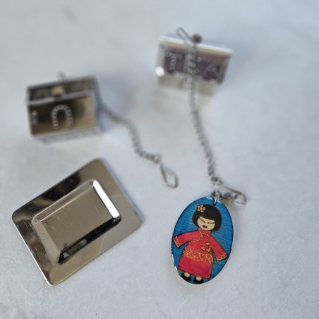 Boule à thé tisane maison acier inoxydable décor poupée japonaise type kokeshi