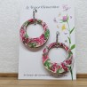 Boucle d'oreille fantaisie grande créole camaïeu rose et vert à blanc