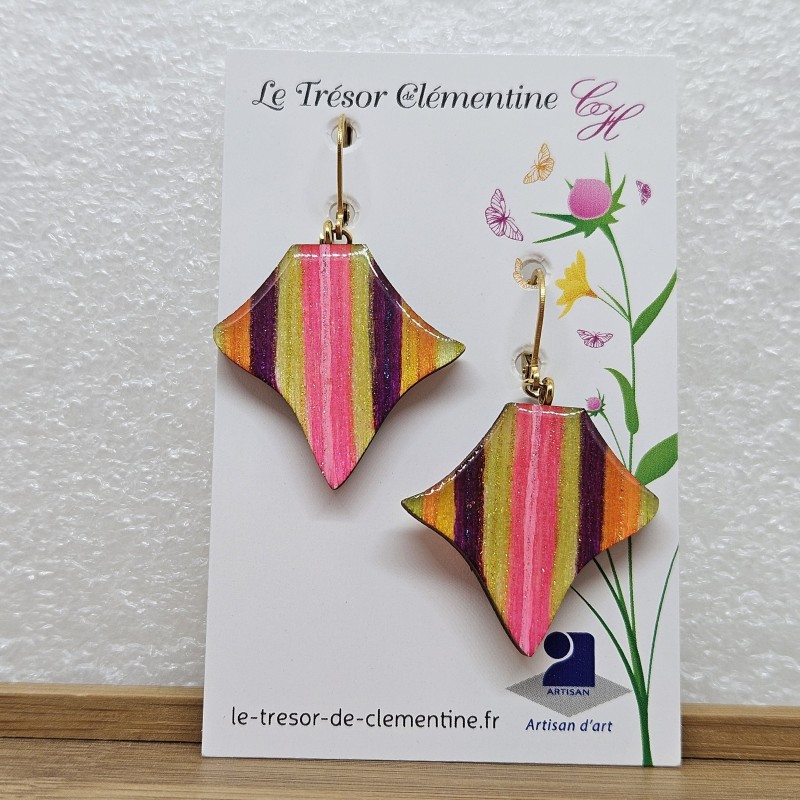 Boucle d'oreille fantaisie collection acidulée, multicolore à doré forme manta sur dormeuse