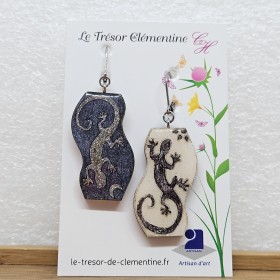 Boucle d'oreille fantaisie décor salamandre inversée gris argent et blanc monture dormeuse acier inoxydable